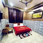 Manali Hotel By Grb
